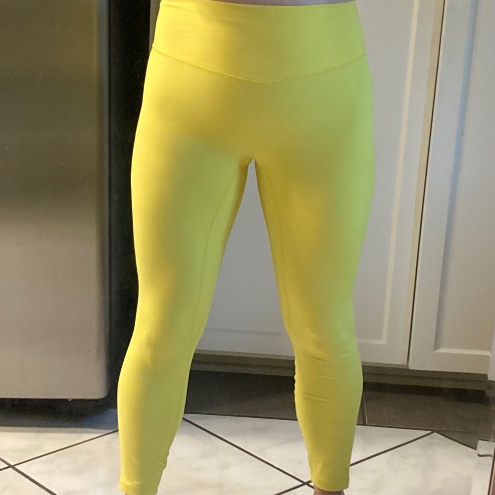 TYC Tilyoucollapse yellow scrunch butt leggings medium